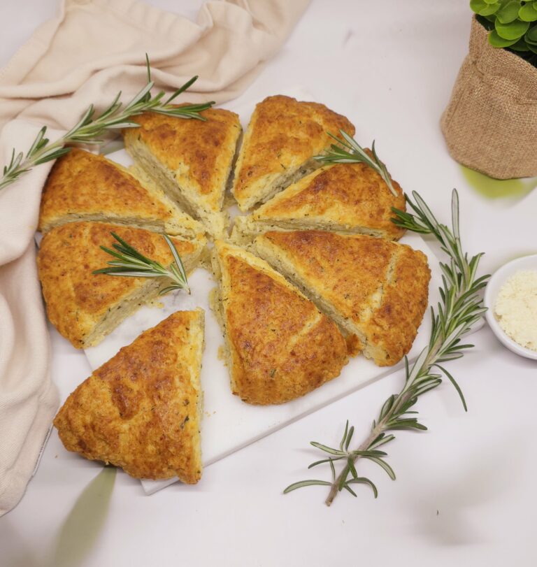 Scones parmesan et romarin 148 Scones parmesan et romarin