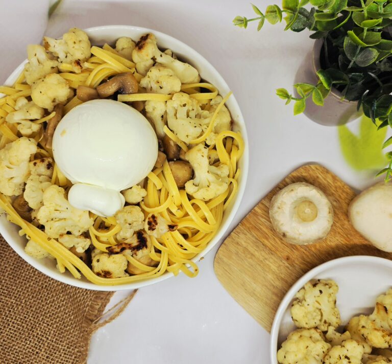 Linguines au chou fleur grillé et burrata 156 Linguines au chou fleur grillé et burrata