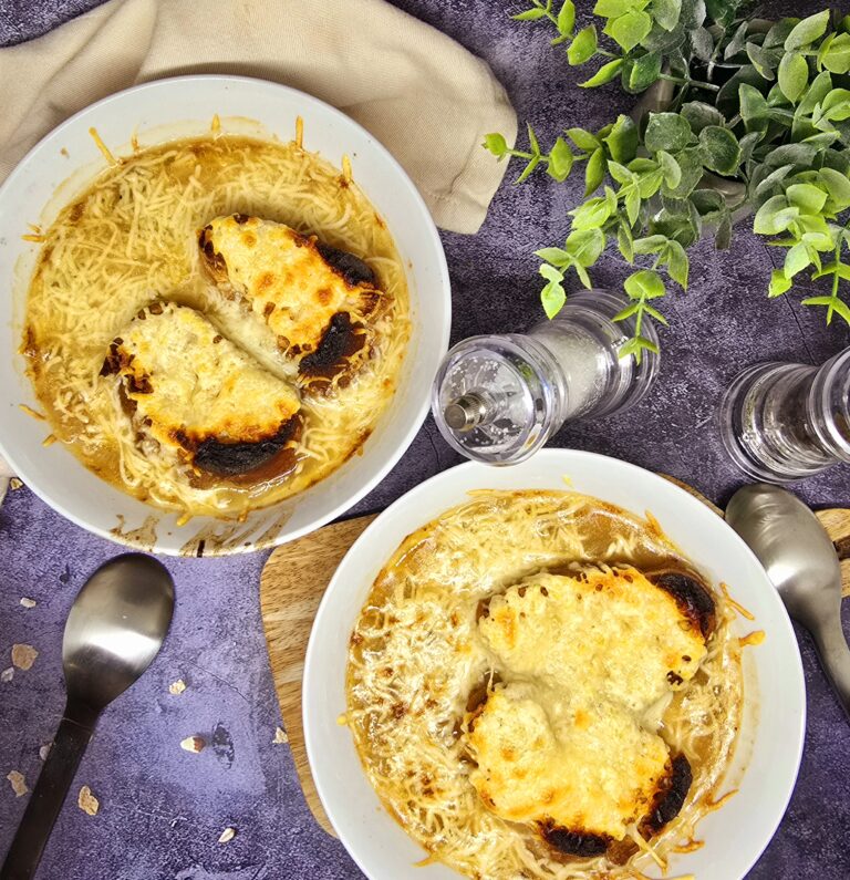 Soupe à l'oignon gratinée 150 Soupe à l'oignon gratinée