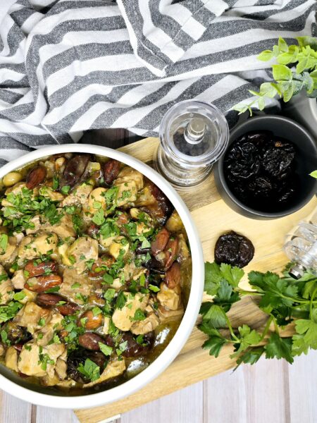 Sauté de porc aux pruneaux et amandes