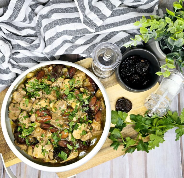 Sauté de porc aux pruneaux et amandes 119 Sauté de porc aux pruneaux et amandes