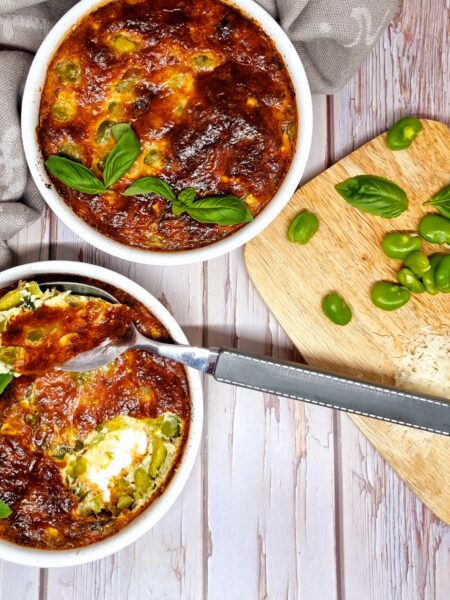 Clafoutis de fèves au basilic et parmesan