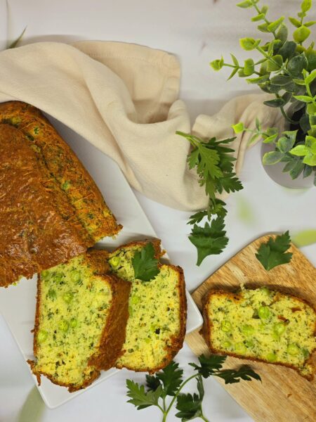 Cake aux petits pois et aux herbes