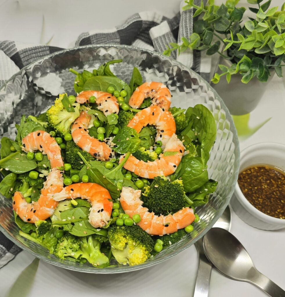 Salade printanière aux crevettes, sauce asiatique