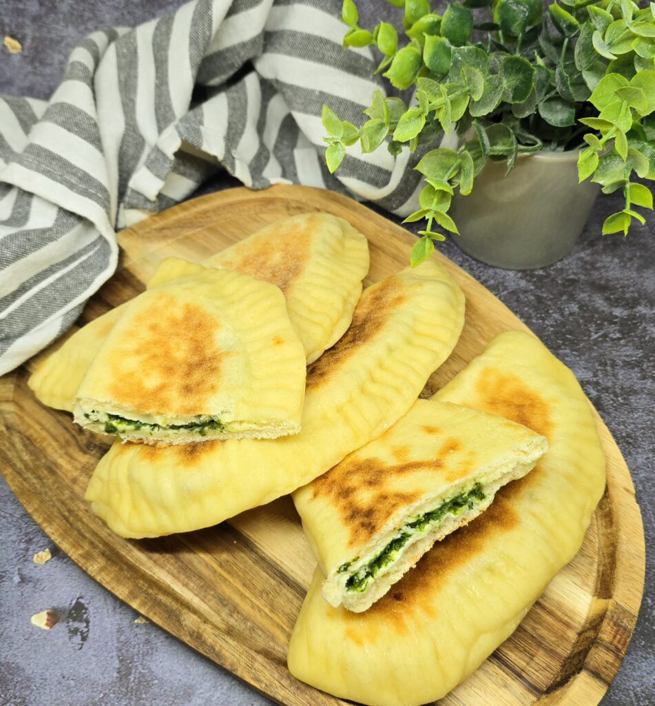 Cheese naans aux épinards