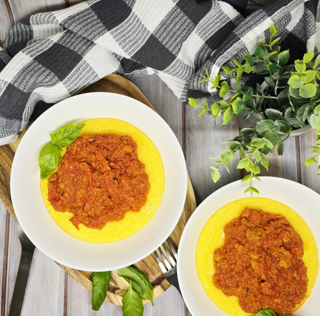Polenta sauce ragù aux saucisses