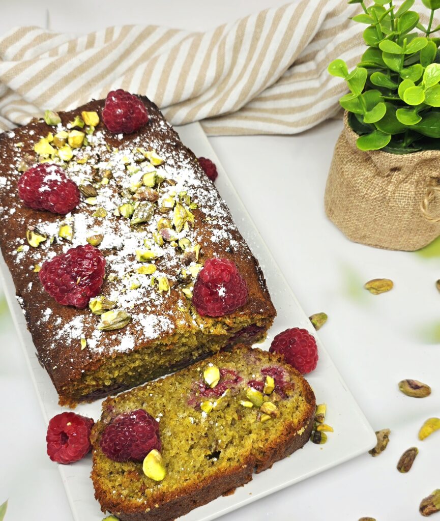 Cake ultra moelleux pistaches framboises