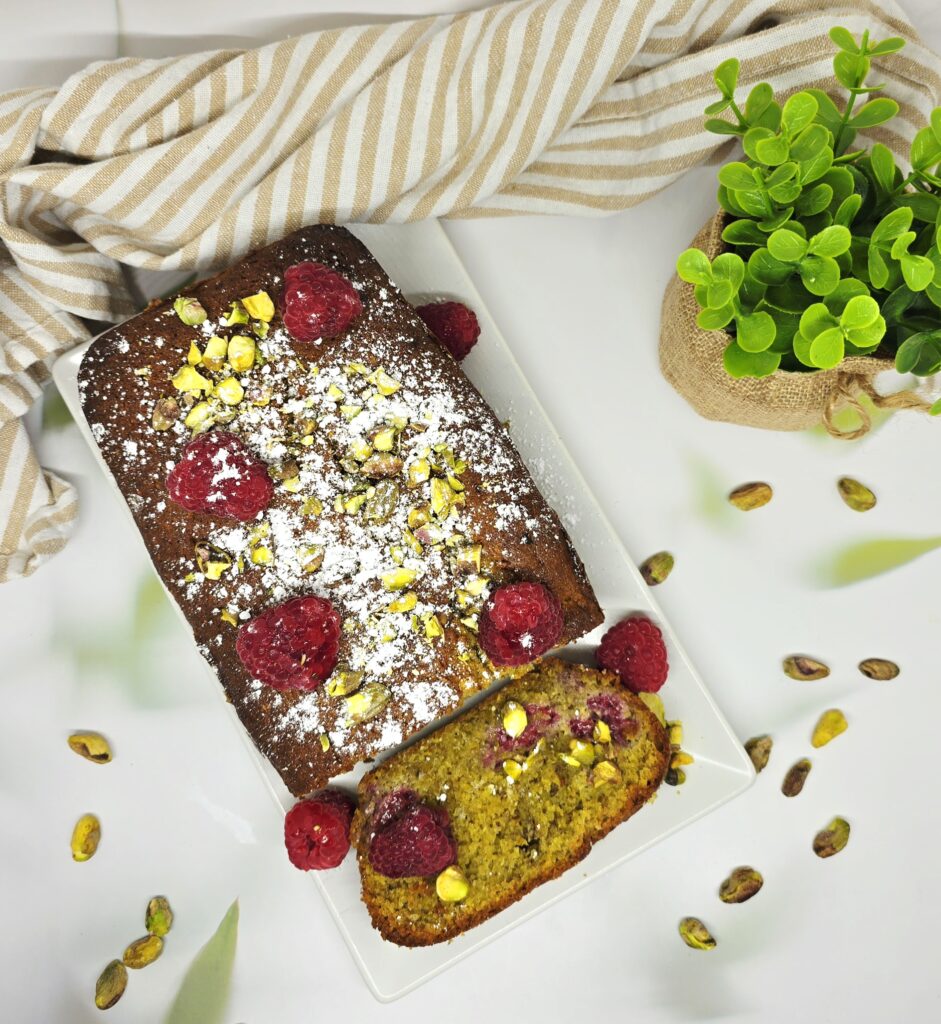 Cake ultra moelleux pistaches framboises