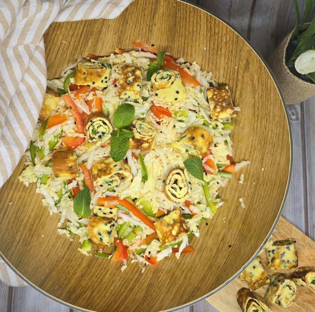 Salade croquante à l'omelette