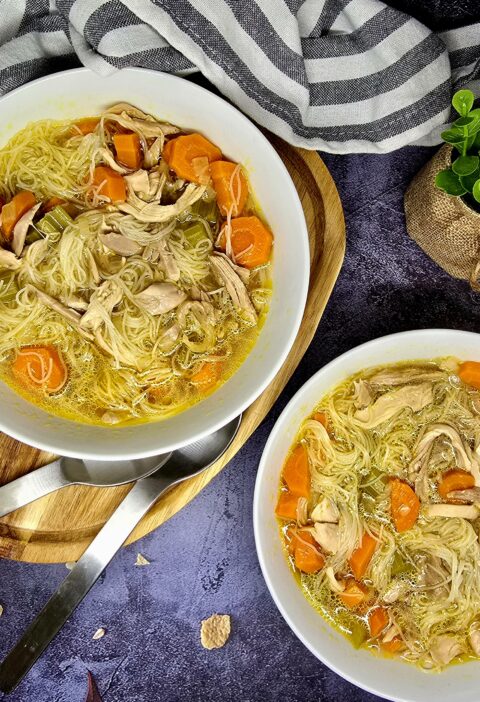 Bouillon de poulet aux nouilles de riz