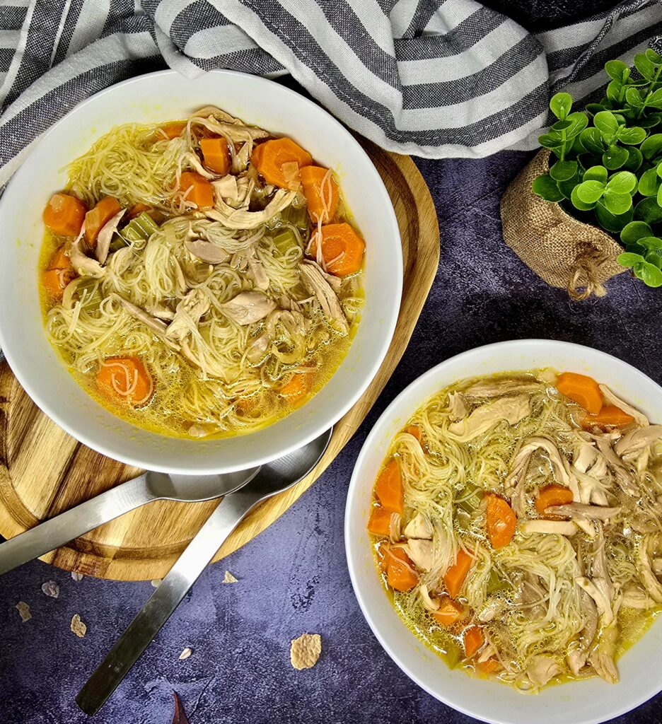 Bouillon de poulet aux nouilles de riz