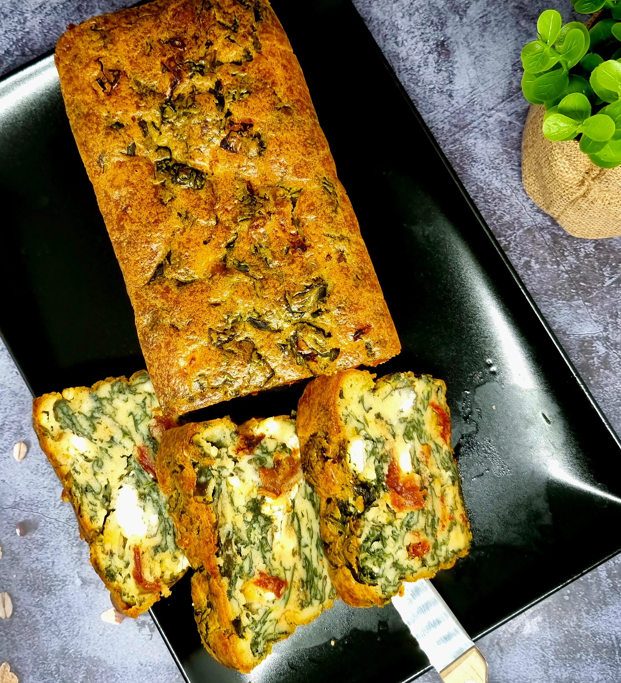 Cake épinards tomates séchées et fêta facile et moelleux