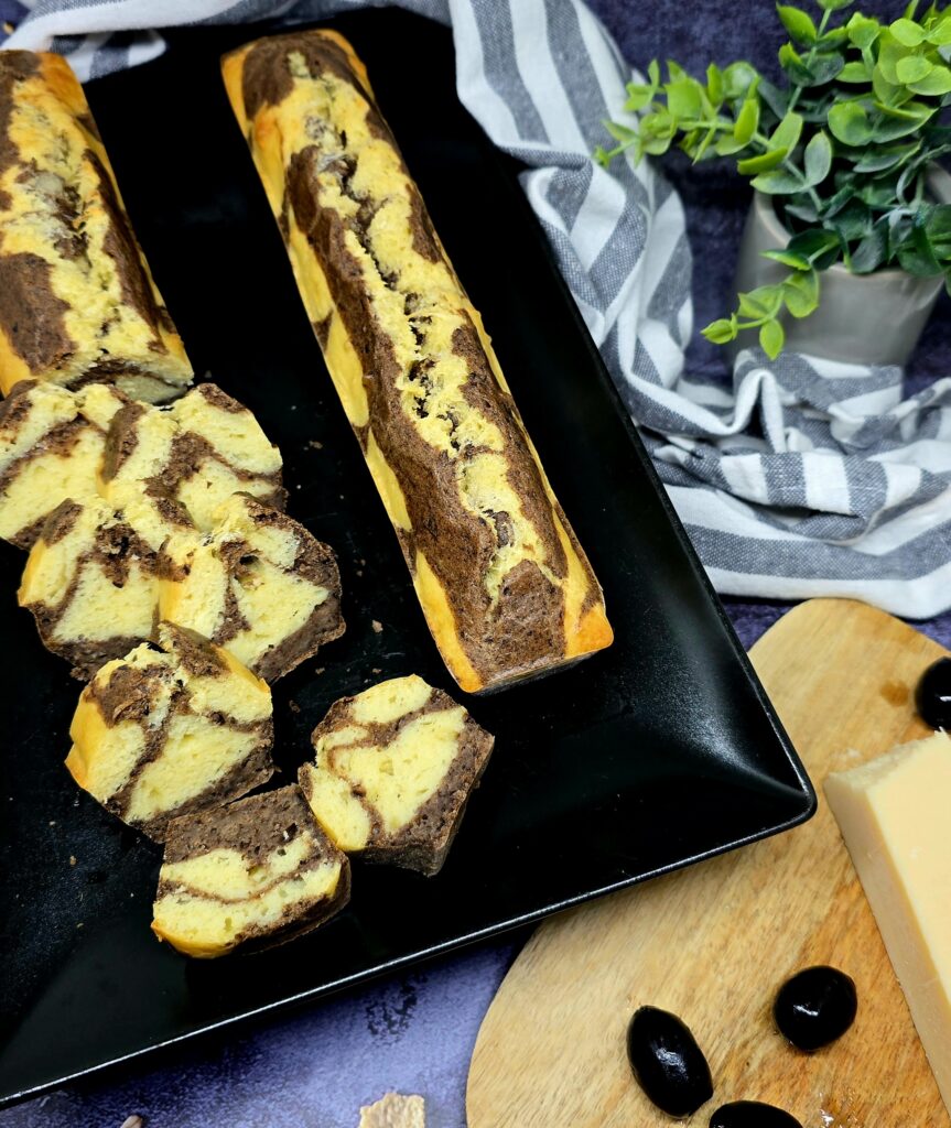 Cake apéritif marbré tapenade et parmesan