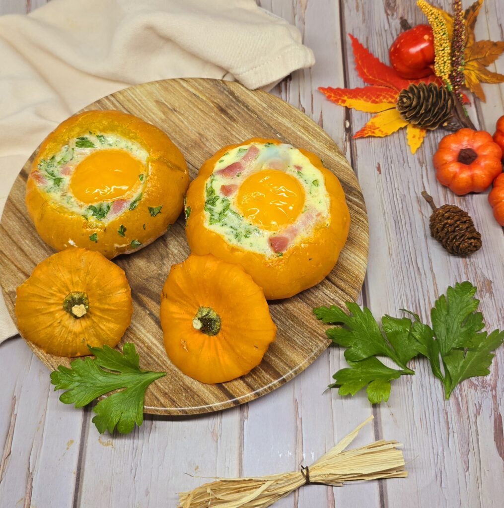 Courges cocotte aux œufs, lardons et herbes