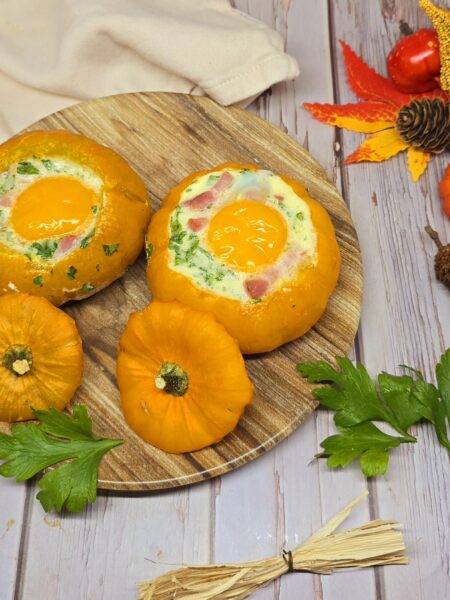 Courges cocotte aux œufs, lardons et herbes
