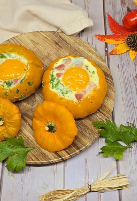 Courges cocotte aux œufs, lardons et herbes