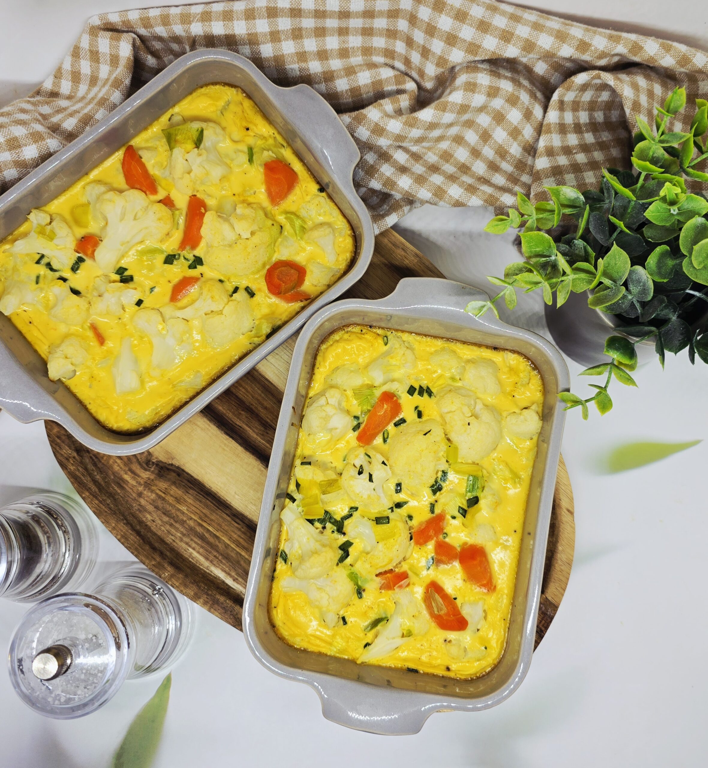 Flans de chou-fleur, poireaux et carottes au curry