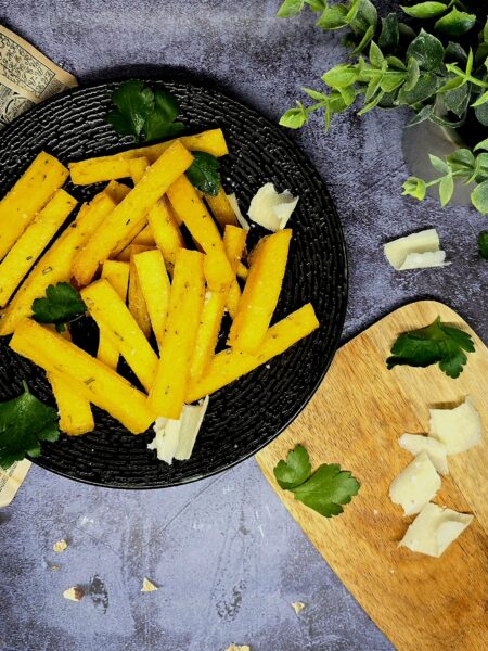 Frites de polenta au parmesan : recette croustillante et gourmande