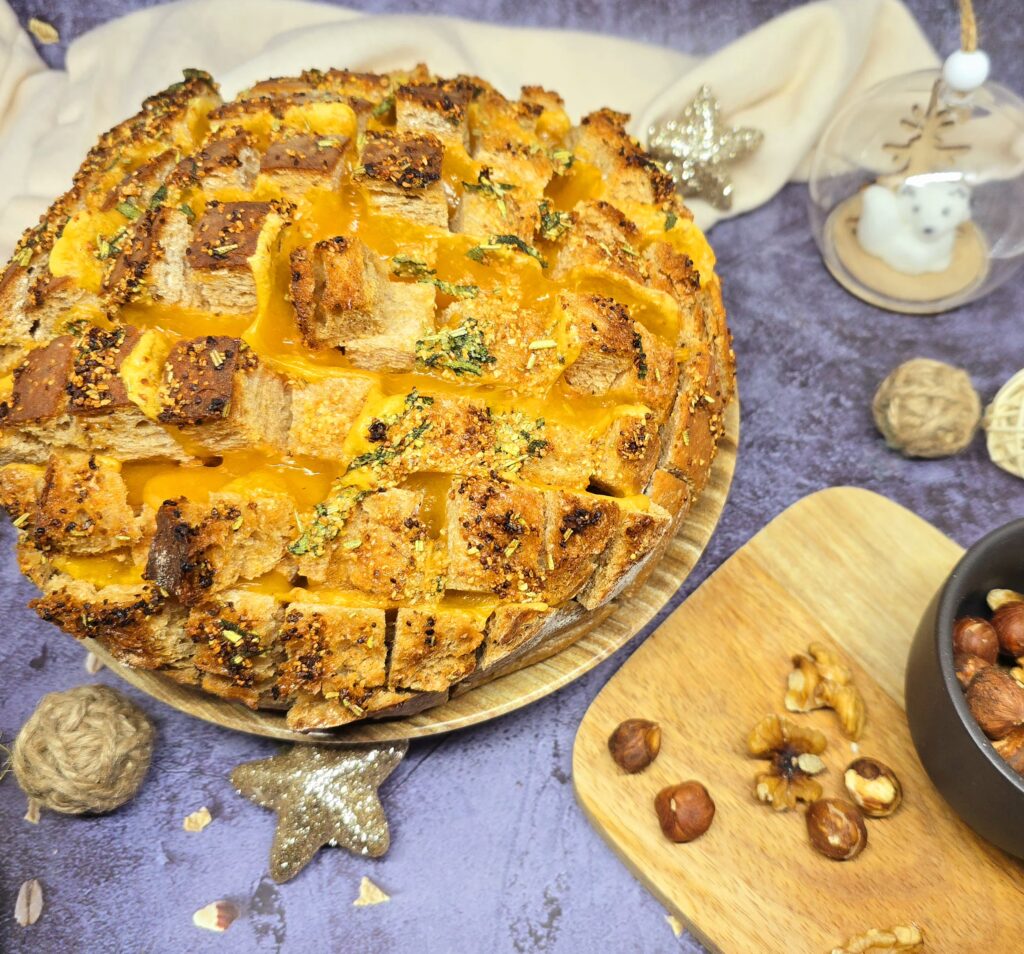 Pain hérisson au cheddar et aux herbes – Recette apéritive facile et gourmande