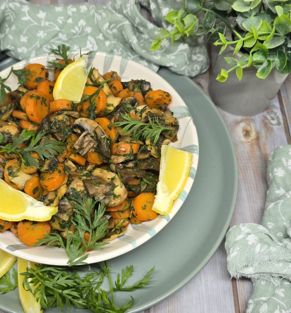Poêlée de champignons et carottes à la persillade de fanes 1 Poêlée de champignons et carottes à la persillade de fanes