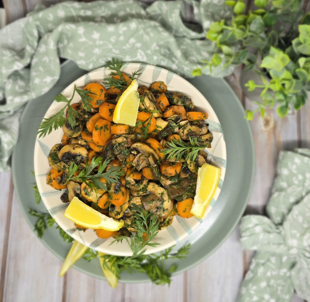 Poêlée de champignons et carottes à la persillade de fanes