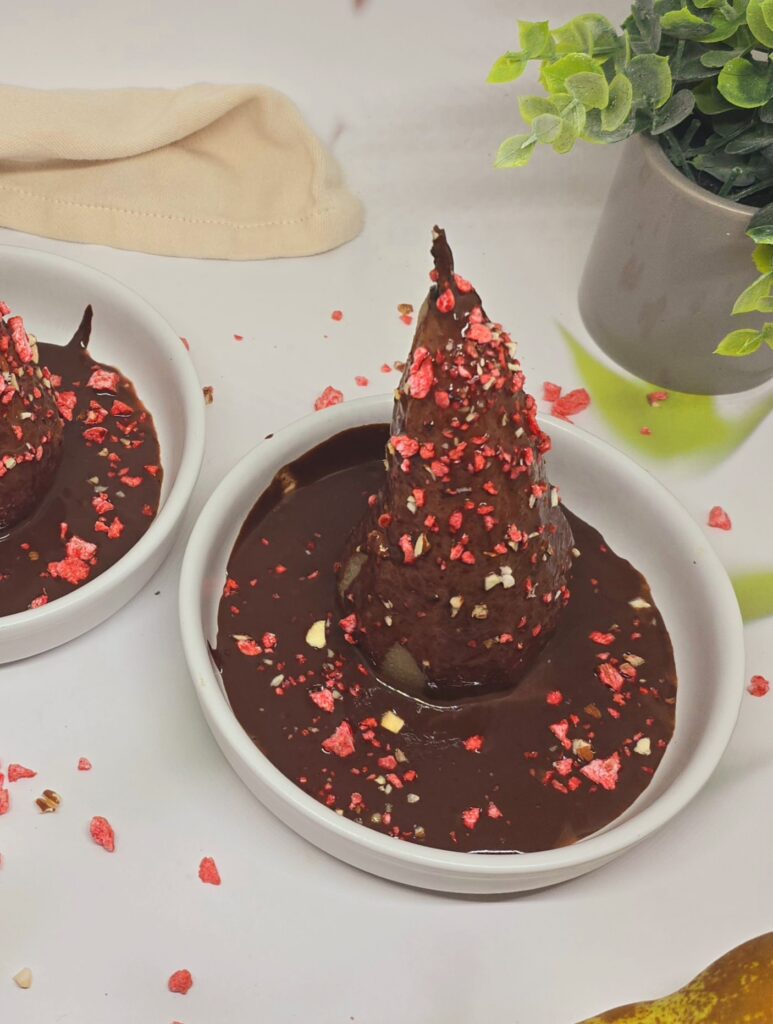 Poires Belle Hélène aux pralines roses : dessert gourmand et original