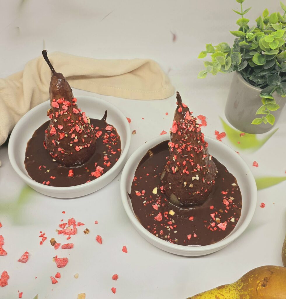 Poires Belle Hélène aux pralines roses : dessert gourmand et original