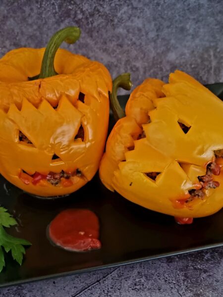 Poivrons farcis d’Halloween : recette gourmande et facile pour l’automne