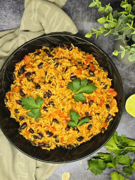 Riz aux haricots noirs, tomates et poivrons facile et savoureux