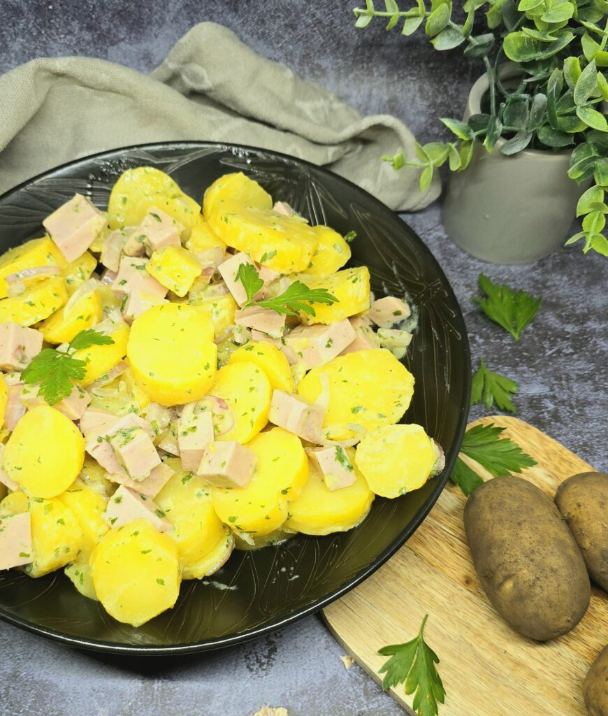 Salade de pommes de terre à la saucisse