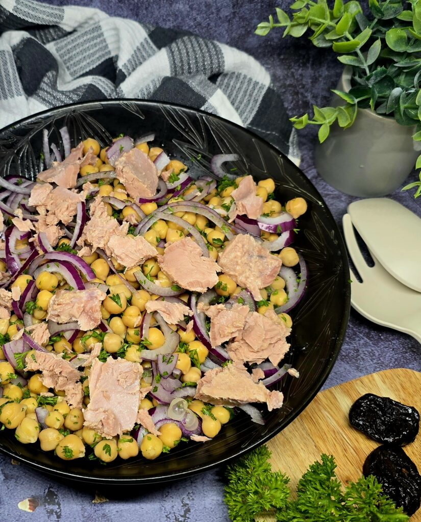 Salade de pois chiches au thon, vinaigrette aux pruneaux 1 Salade de pois chiches au thon, vinaigrette aux pruneaux