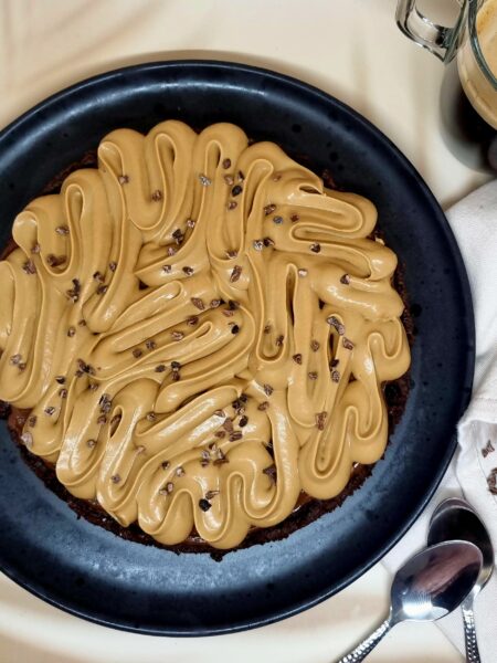 Tarte Choco Café : biscuit cacao, crémeux chocolat noir et ganache montée café