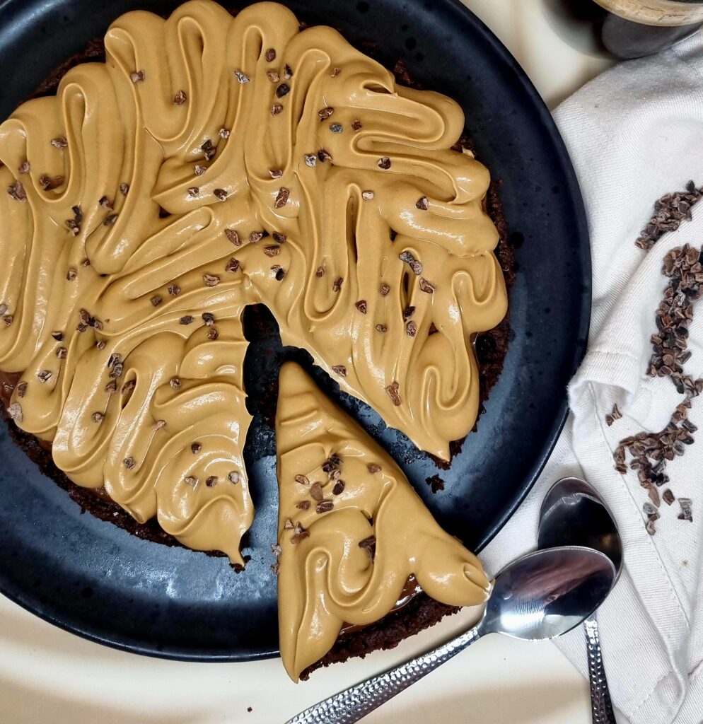 Tarte Choco Café : biscuit cacao, crémeux chocolat noir et ganache montée café