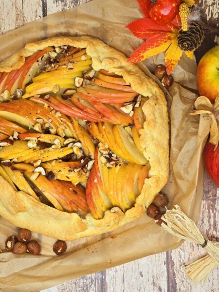Tarte rustique pommes, noisettes et miel