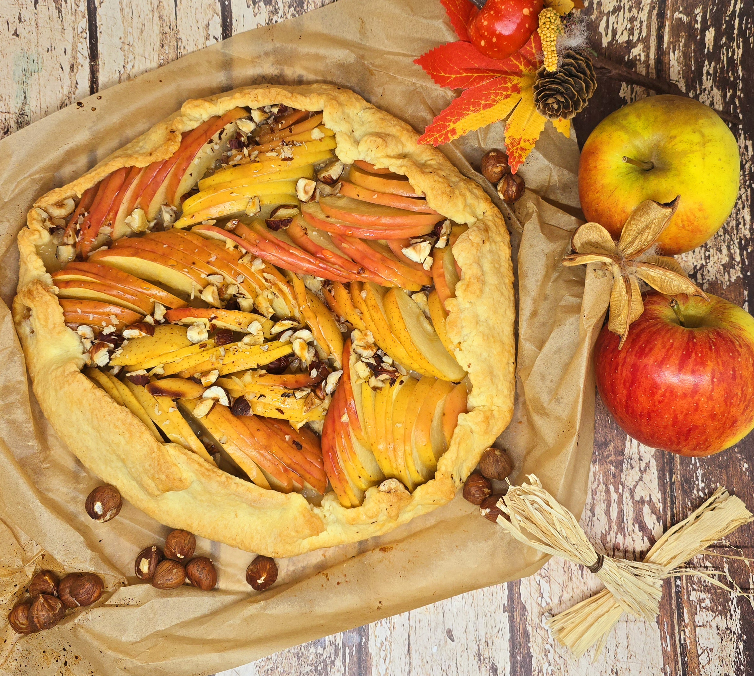 Tarte rustique pommes, noisettes et miel