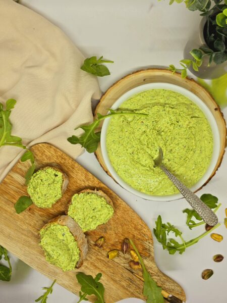 Tartinade de chèvre à la roquette et aux pistaches