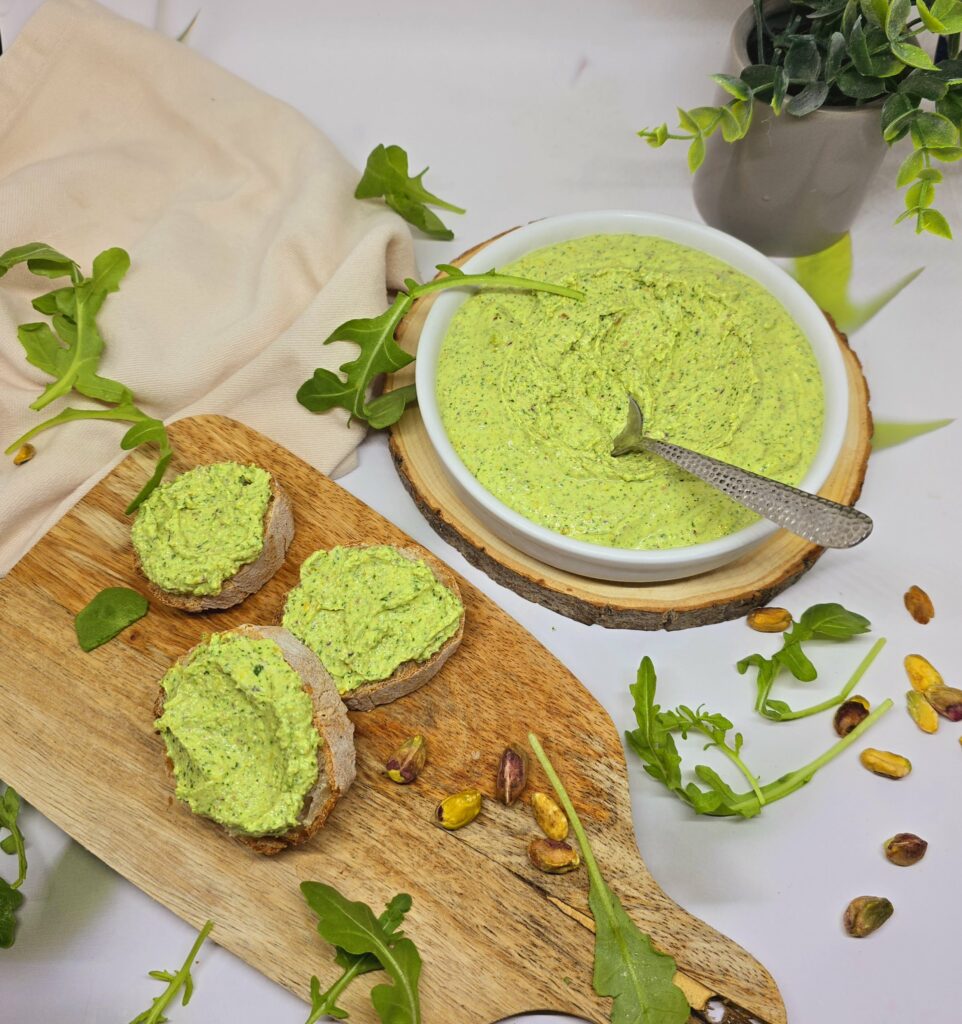 Tartinade de chèvre à la roquette et aux pistaches