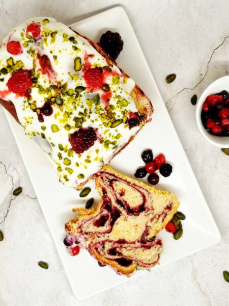 Babka aux fruits rouges moelleuse et gourmande
