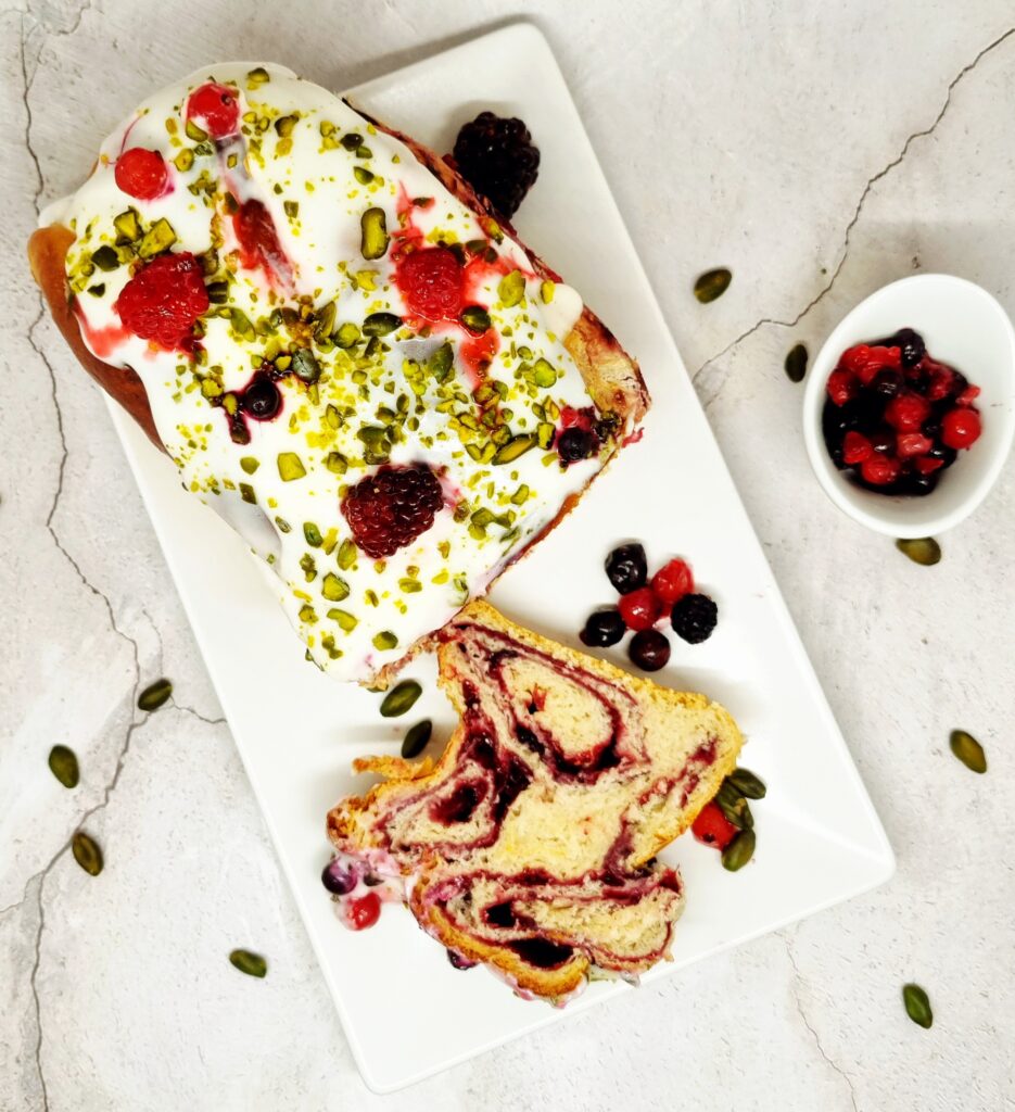 Babka aux fruits rouges moelleuse et gourmande