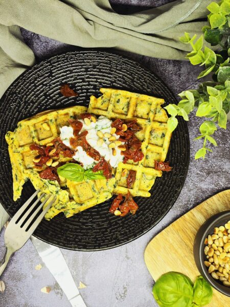 Gaufres de polenta et épinards faciles et croustillantes