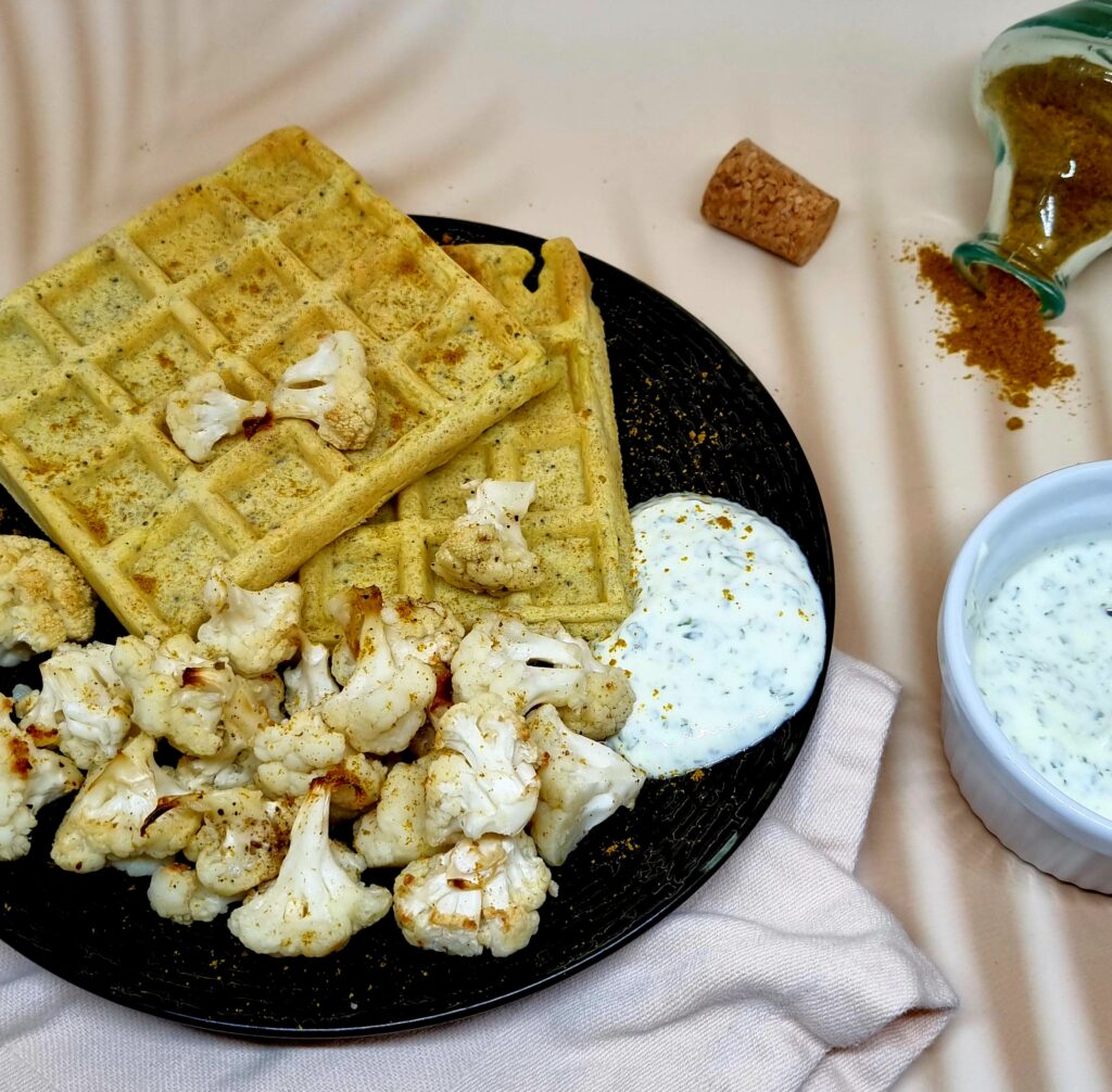 Gaufres salées au curry, graines et chou-fleur rôti