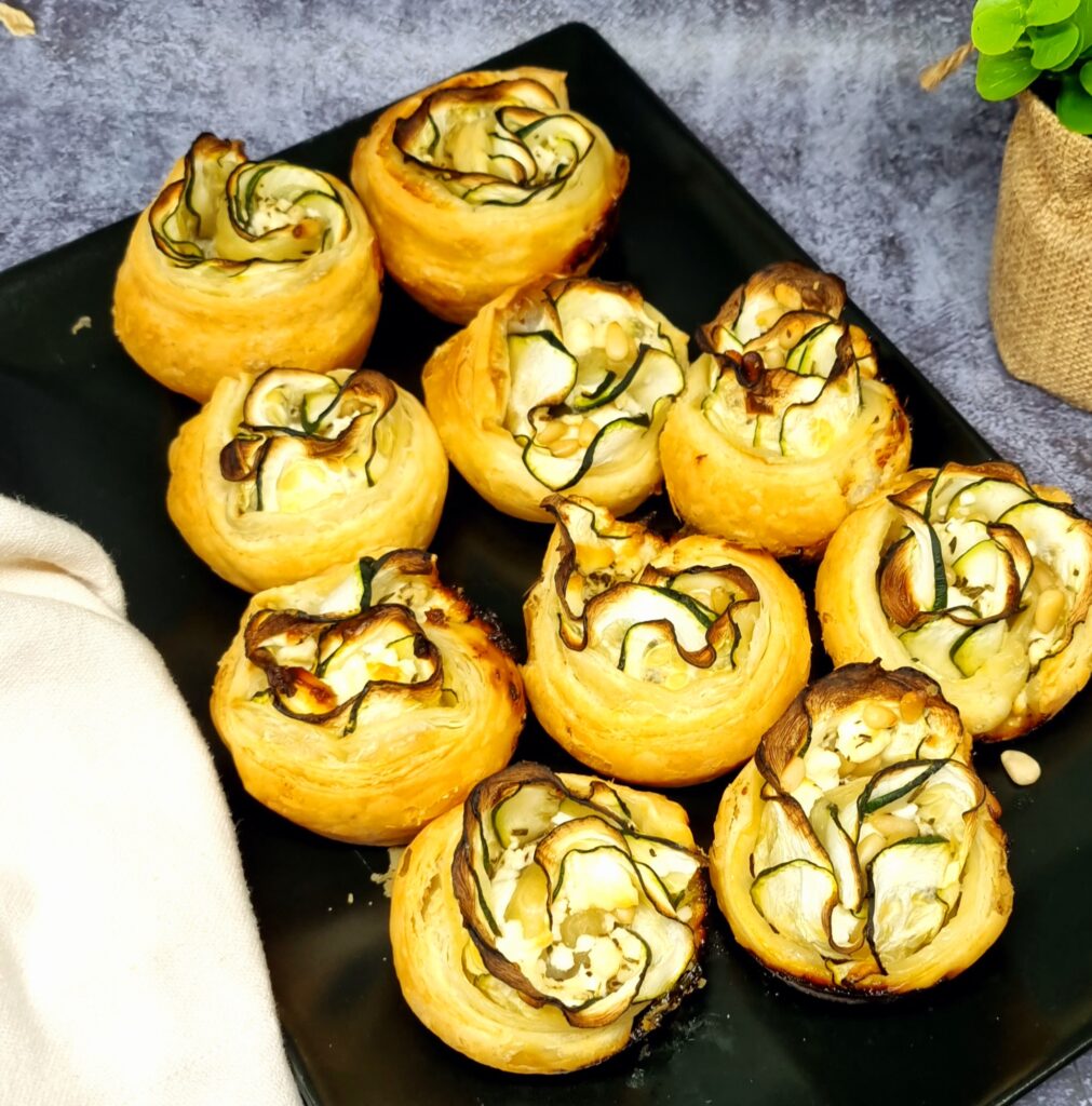 Roses de courgettes et fêta feuilletées faciles et gourmandes