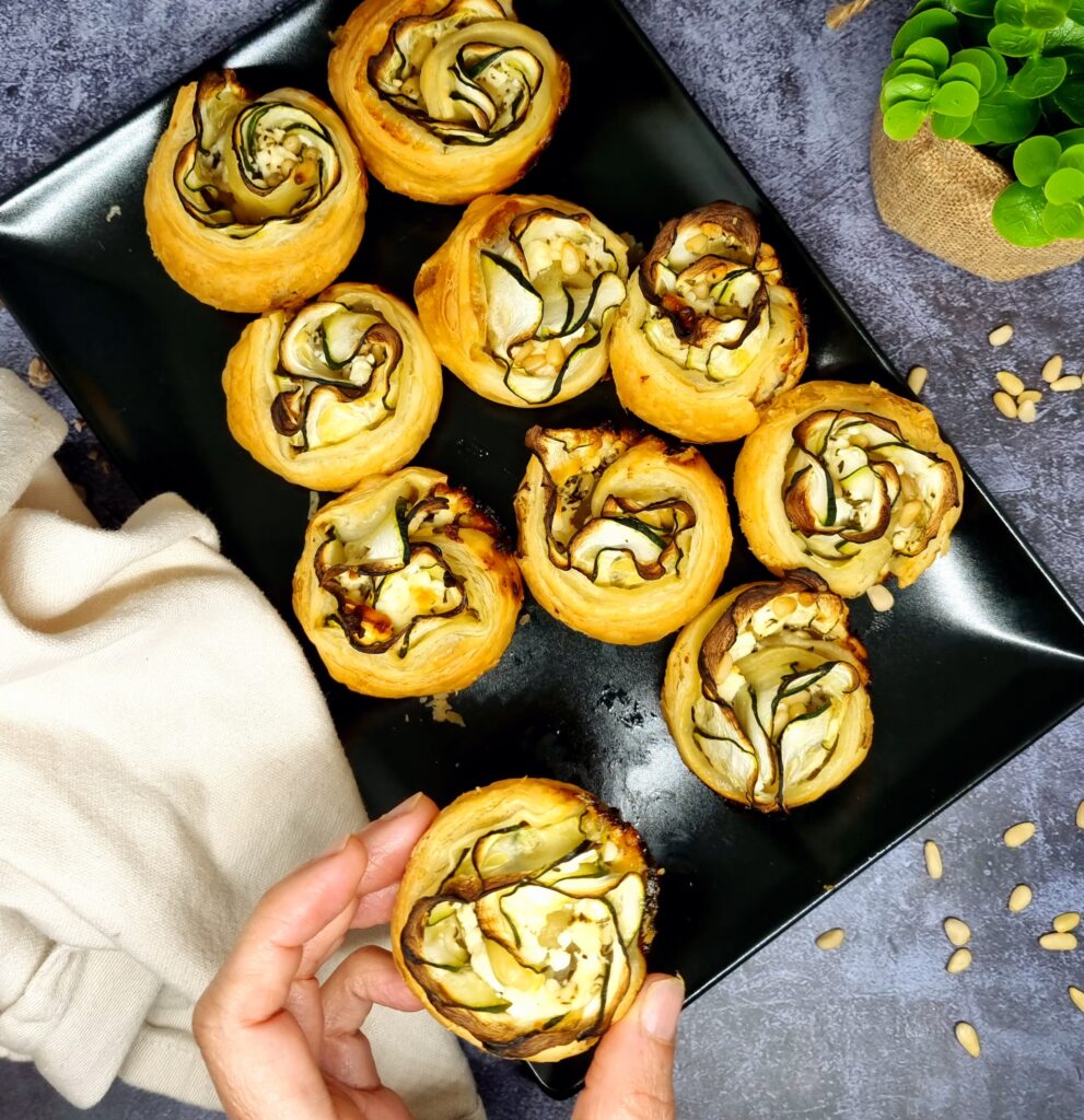 Roses de courgettes et fêta feuilletées faciles et gourmandes