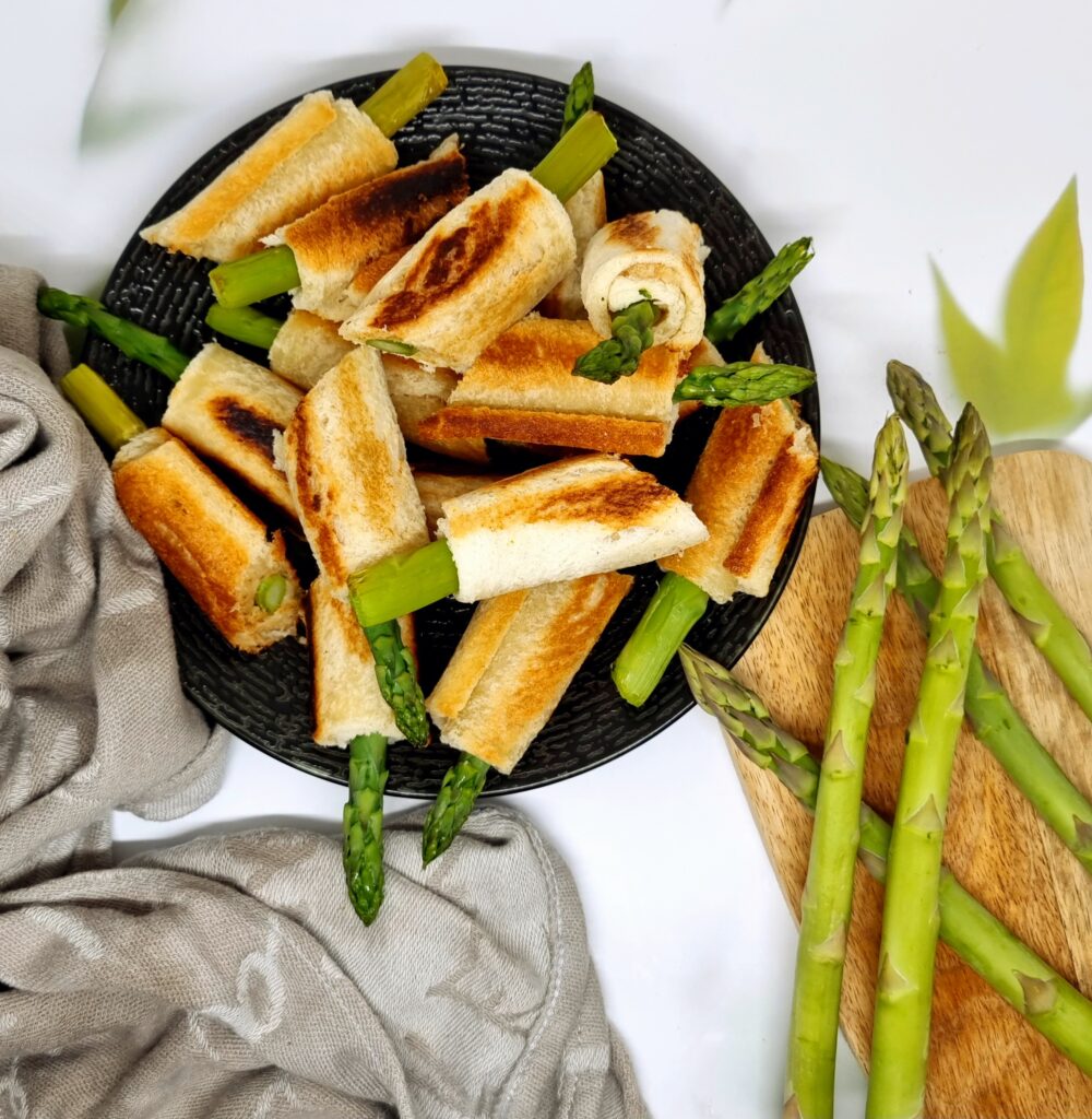 Rouleaux d’asperges vertes croustillants faciles pour l’apéritif