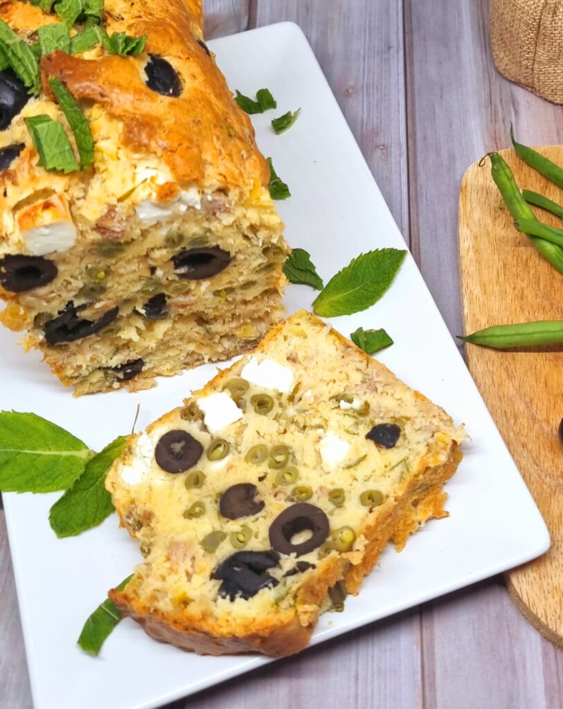 Cake aux haricots verts, thon et feta