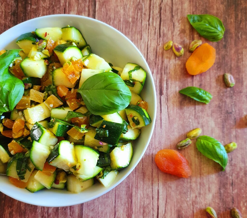 Courgettes marinées au basilic faciles
