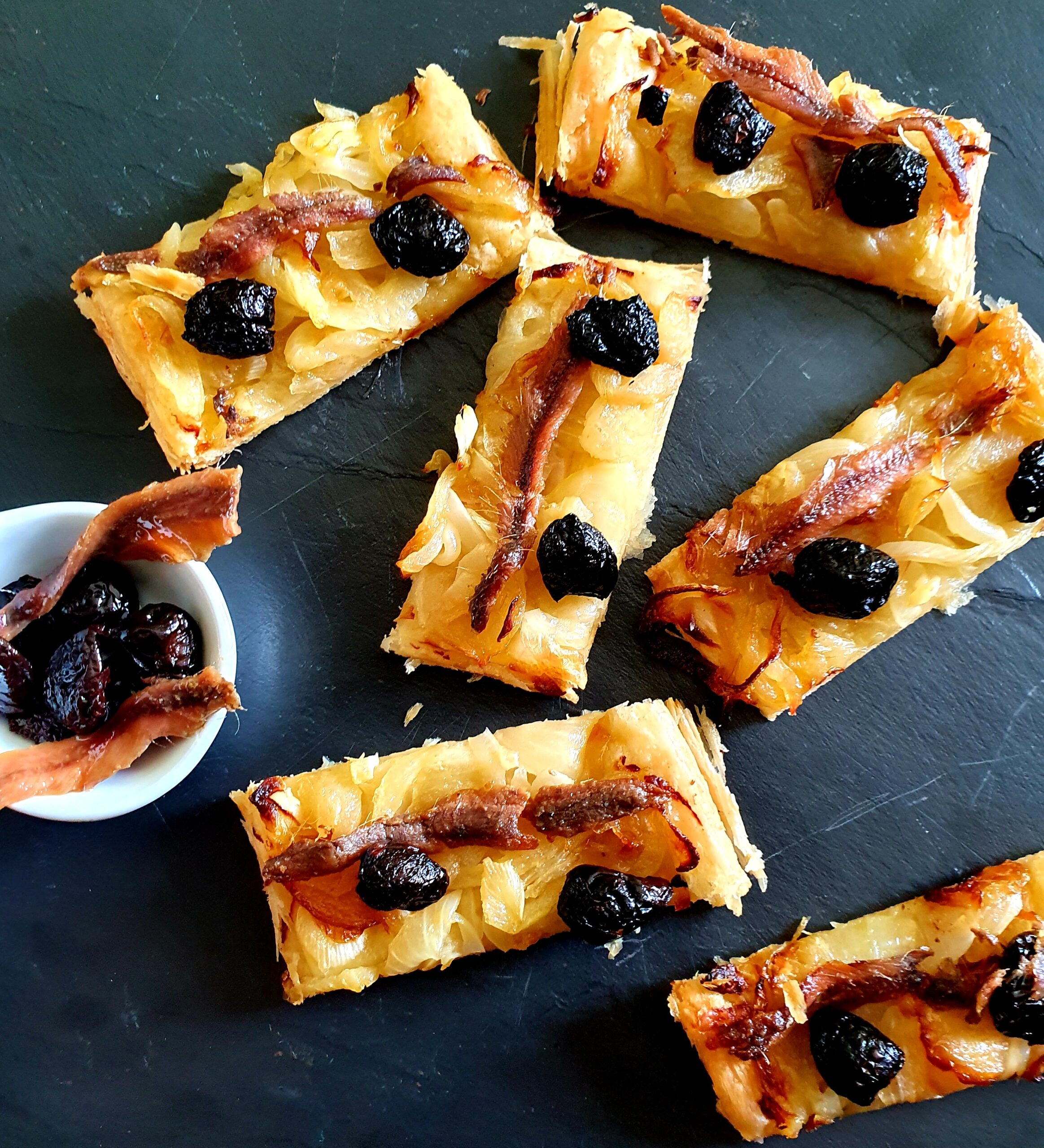 Mini pissaladières feuilletées : la recette apéro anti-gaspi facile