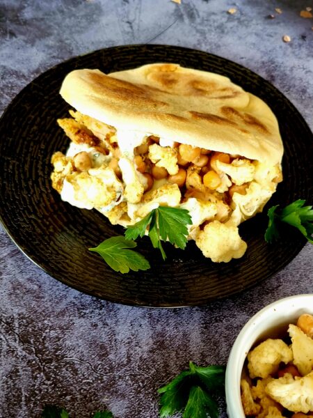 Pita au chou-fleur et pois chiches grillés