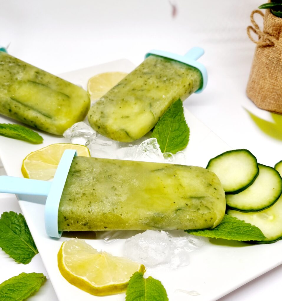 Popsicles concombre, citron vert et menthe