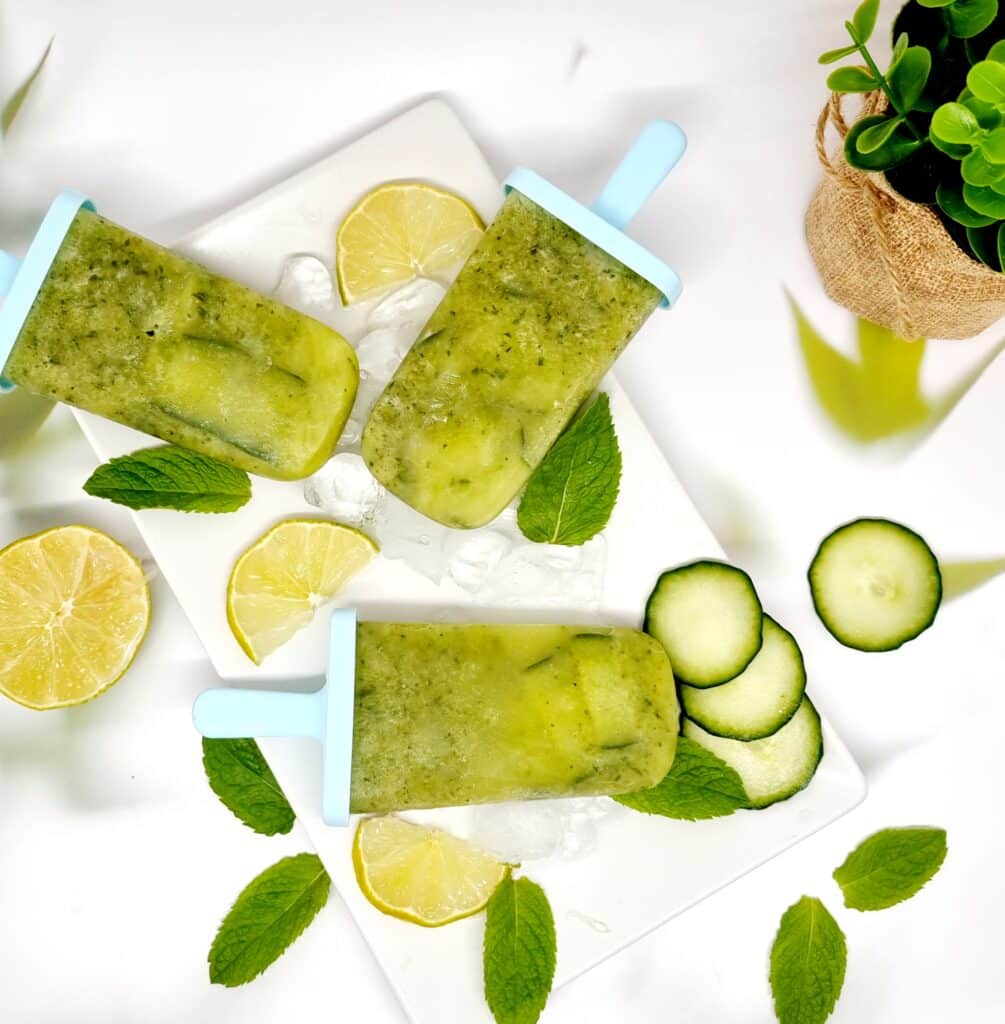 Popsicles concombre, citron vert et menthe